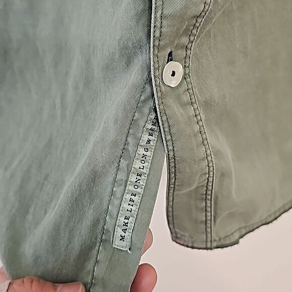 Tommy Bahama size small olive green button down in good condition! - Picture 3 of 9